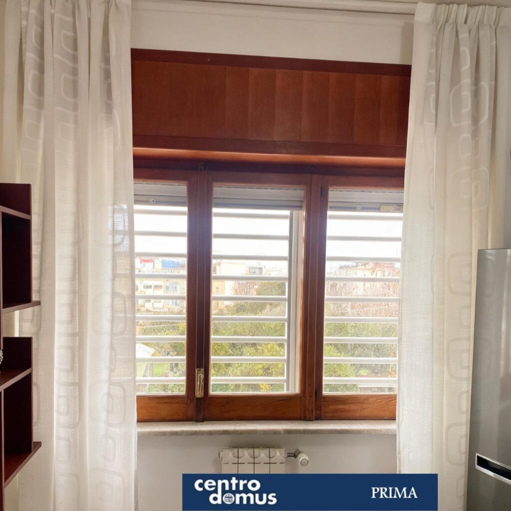 infissi vecchi legno Napoli prima